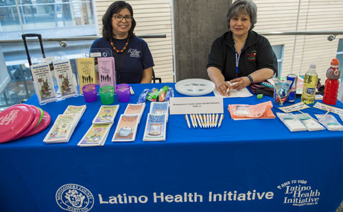 拉丁裔健康倡议展览表在2018年的单亲会议